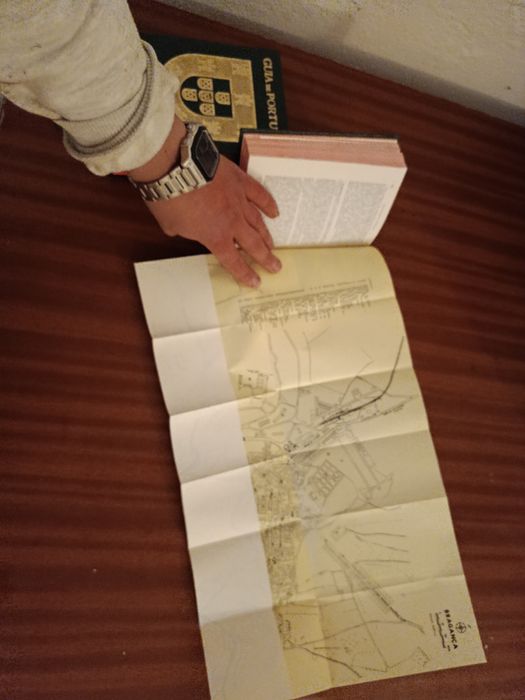 Coleção de 8 Guias de Portugal — mapas, gravuras, Fundação Gulbenkian