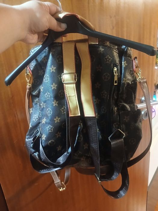 Mochila castanho escuro