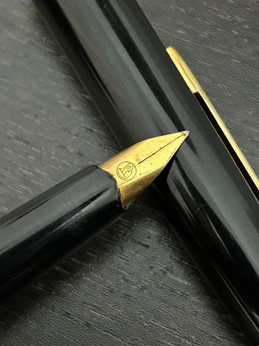 Caneta pelikan preta