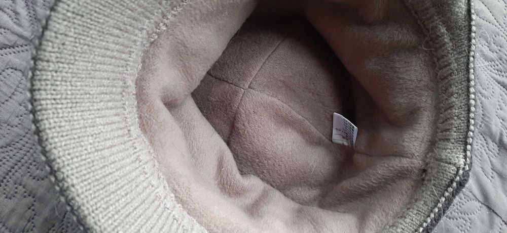 Czapka z małym daszkiem wełna angora