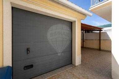 Portão basculante semi-novo 2,30X2,10