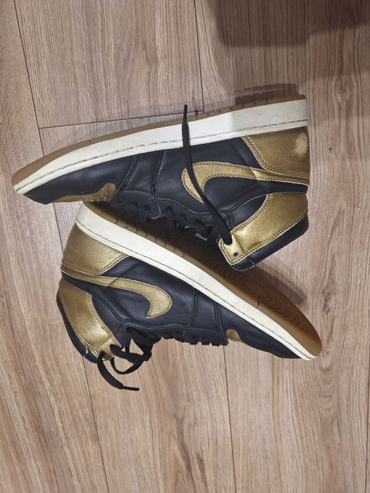 Buty Nike Jordan 1 Retro High og black metallic gold rozm. 44