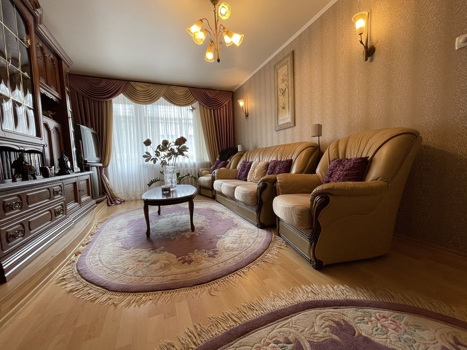 Квартира 3 кімнатна в центрі міста + гараж