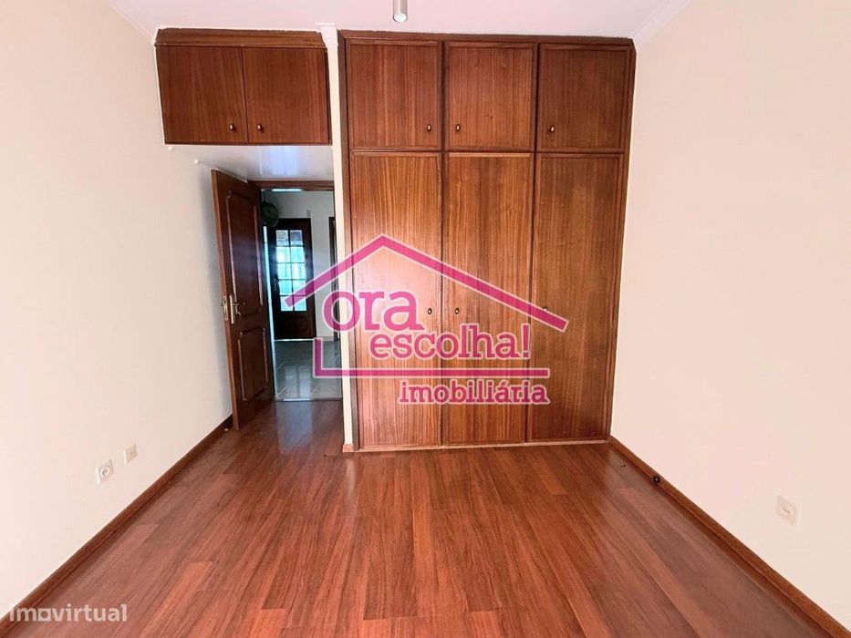 T2 de 1994 com 84 m2, 2 WC's, Rés do chão alto no Fogueteiro - Amora!