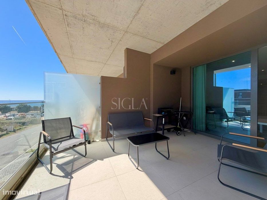 Apartamento T2, com vistas mar, a 50 metros da praia