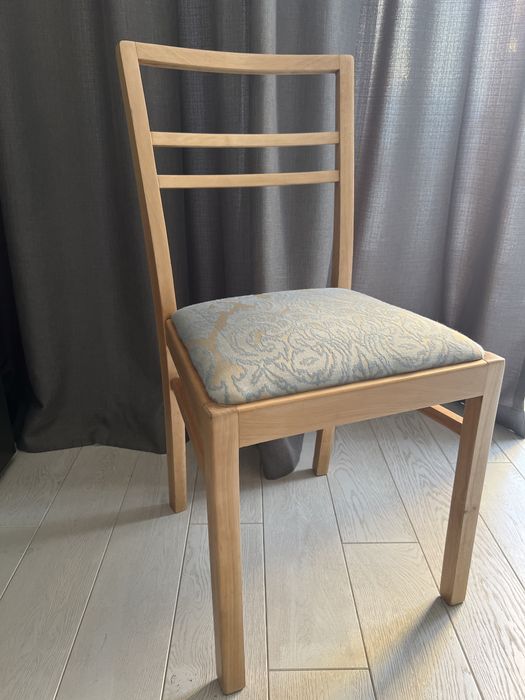 Onowione krzesło PRL