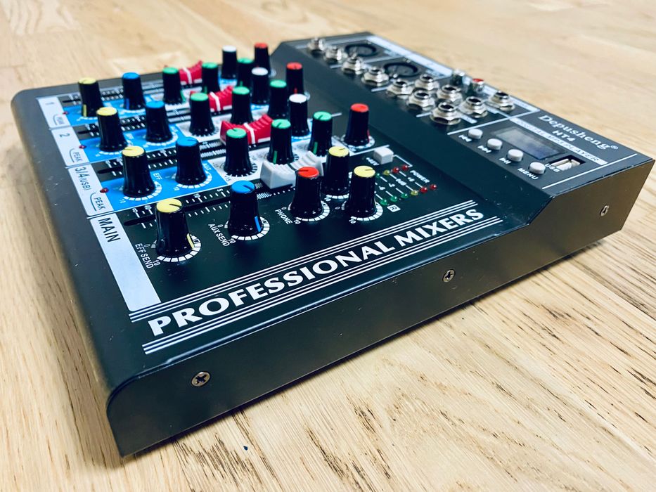 Mikser audio procesor 4 kanałowy smukły z efektami i odtwarzaczem