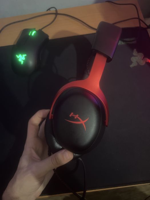 Headsets HIPERX  CLOUD III completamente novos