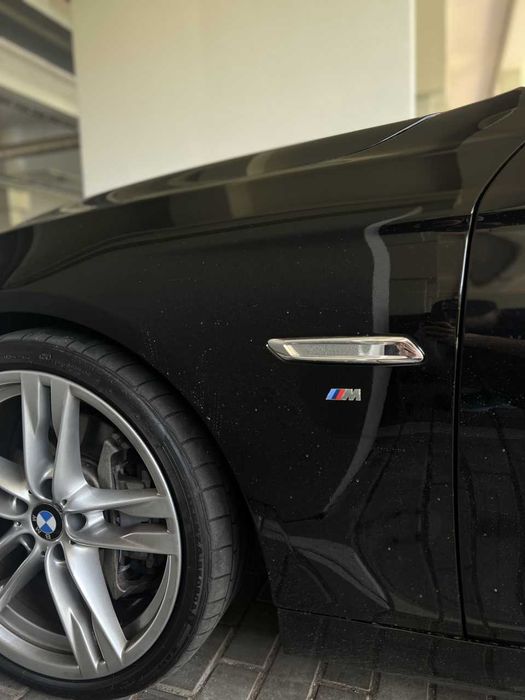 Шильдик BMW M на крылья, металлическая наклейка на крило бмв