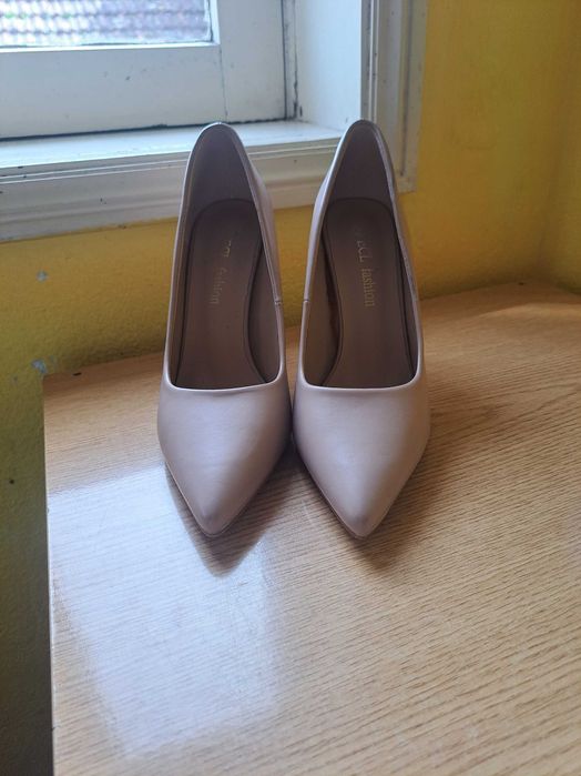 Sapatos de salto alto