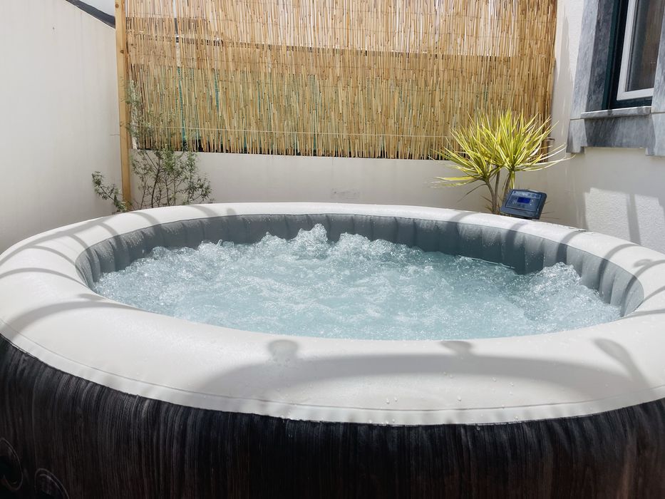 Jacuzzi ate 40° + Luzes de Led + Kit Limpeza e aspirador (NA GARANTIA)