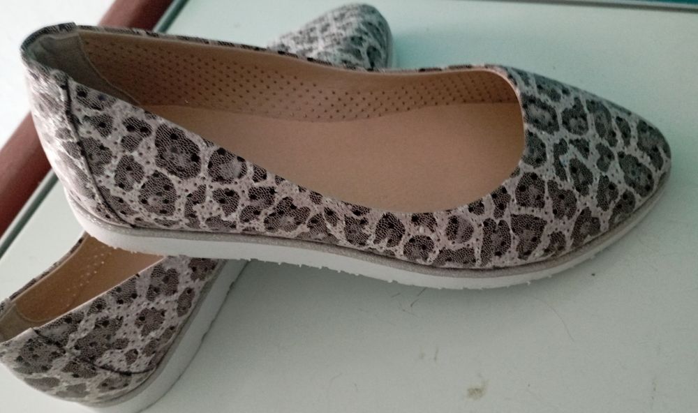 Туфлі,балетки сірі,сріблясті,леопард