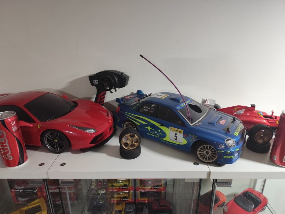 Miniaturas com 3 vitrines - Só vendo o conjunto