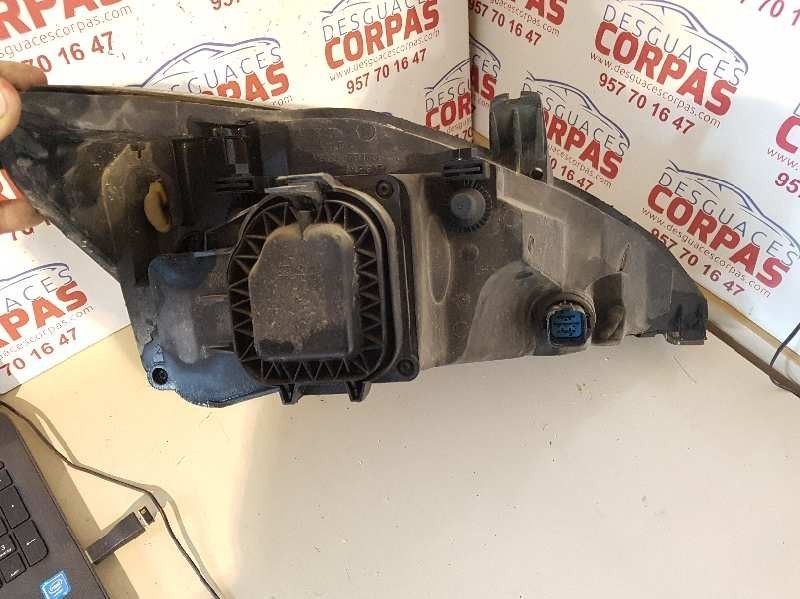 FAROL ESQUERDO FORD FOCUS SEDAN 2000 -