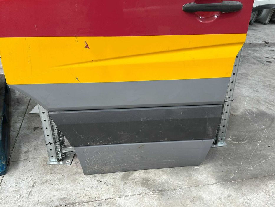 Porta frontal esquerda VW Crafter/ Mercedes Sprinter (2011)