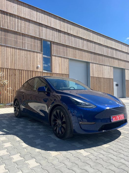 Tesla model Y Performance