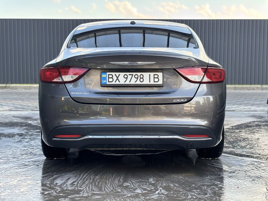 Автомобіль 2015 року Chysler 200