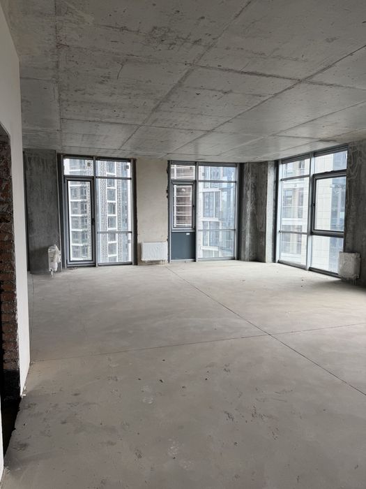 Apartment in Kyiv - More
