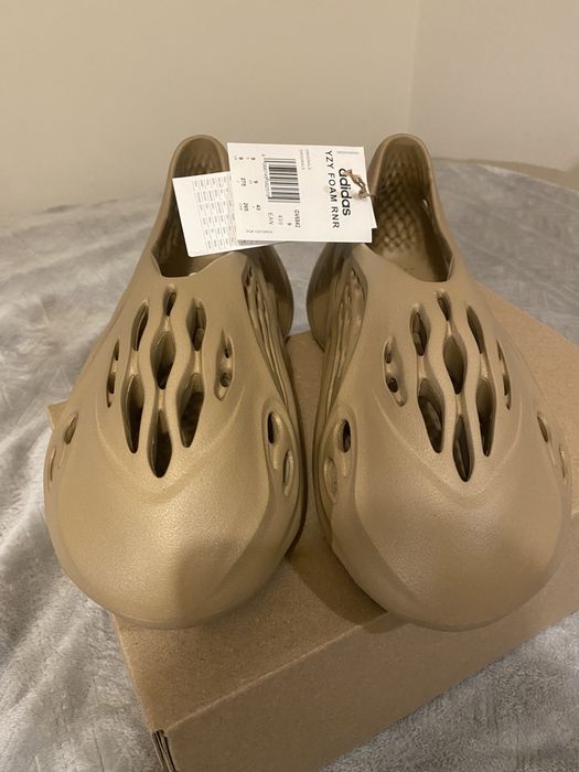 Yeezy Foam RNNR Clay Taupe