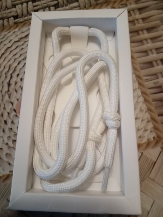 Зручний ремінець -чохол до телефону.