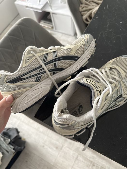 Кросівки ASICS білі