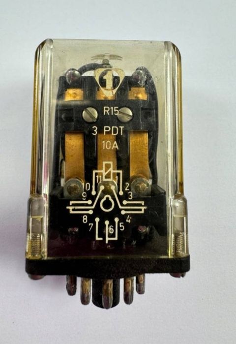 Skup złom przekaźników R15, R4, R2 i styczniki.