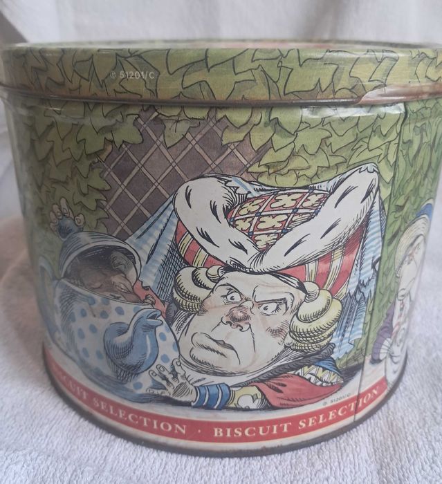 Caixa em Lata Vintage 'Alice no País das Maravilhas'