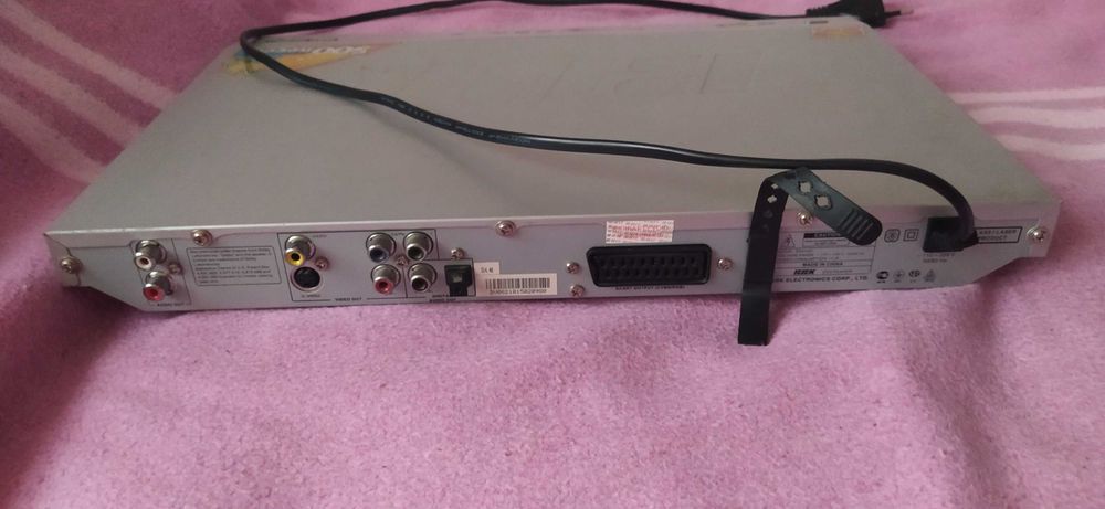 ДВА DVD player двд плеера за одну цену видеопрогравачi bbk dv412si и какой то змей))