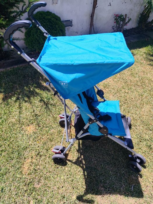Carrinho de passeio como novo.