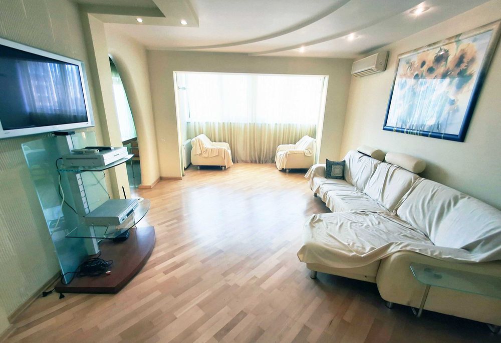 Оренда чудової 2 кімнатної квартири біля метро Позняки, 90м2, вул. Бориса Гмирі, 1/2