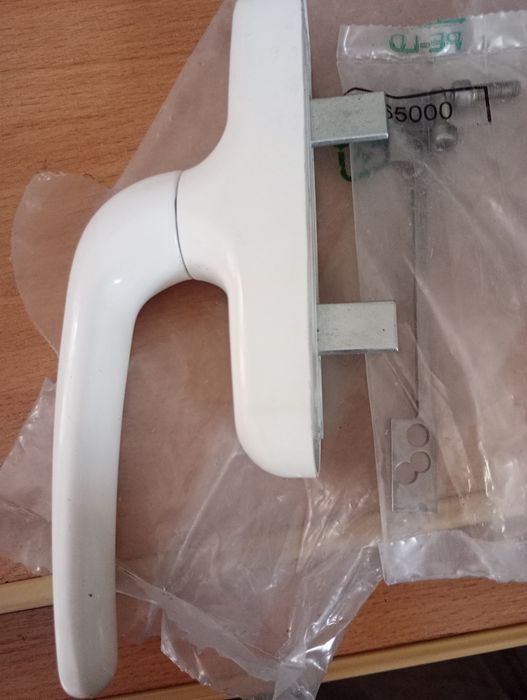 Klamka do okien aluminiowych "dwa widelce"