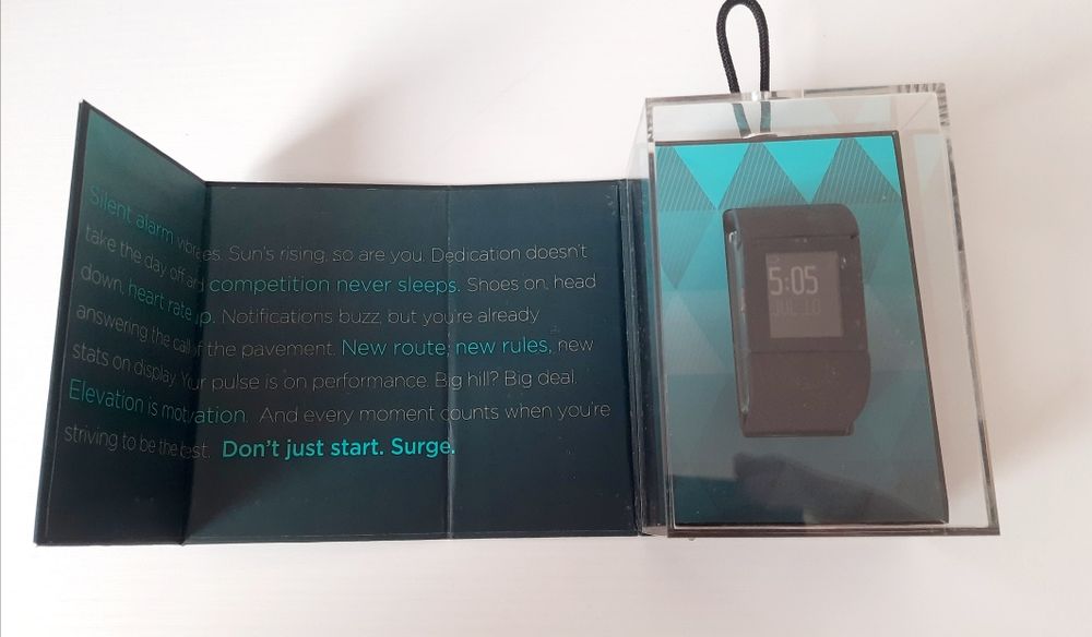 Професійний фітнес-трекер FitBit Surge