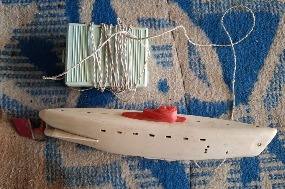 Іграшка підводна лодка