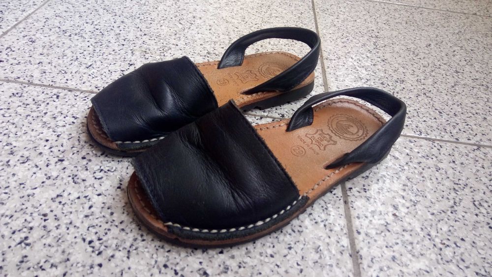 Black and Blue Girls' Sandals Size 29