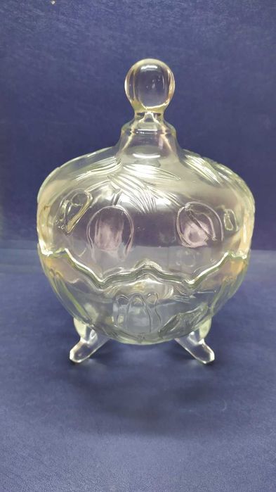 Шкатулка стеклянная  на ножках