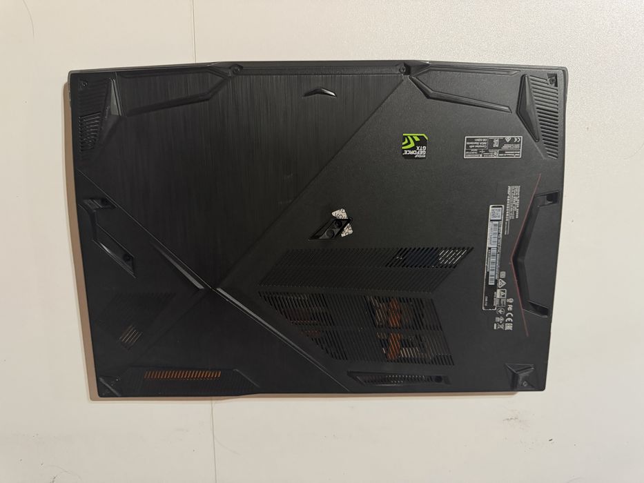 MSI GF63 Thin 8RCS | i5-8300H | GTX 1050 | 16 GB RAM.
