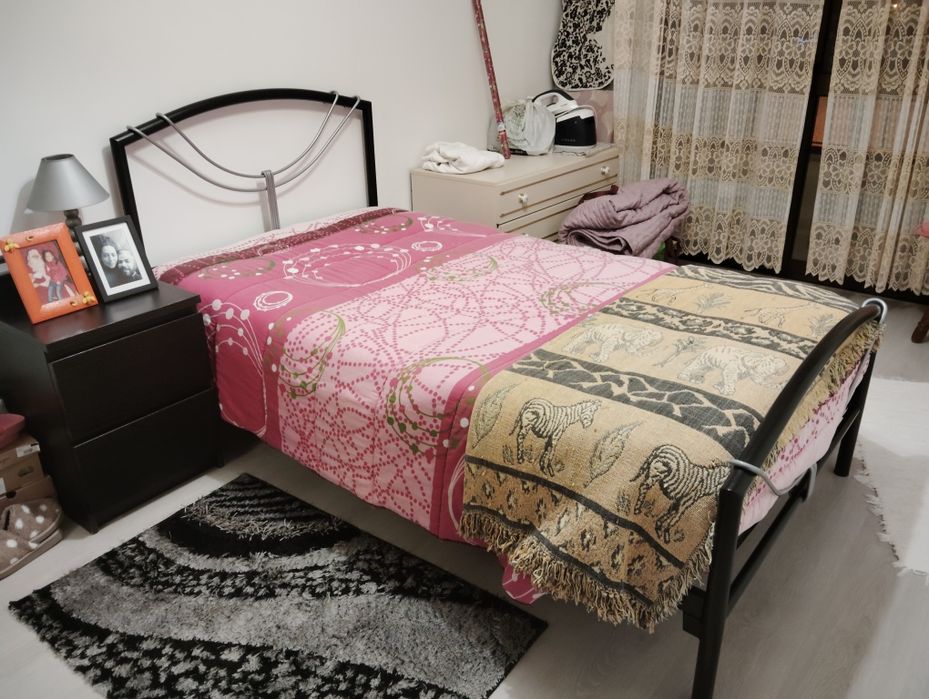 Cama  de solteiro em latão