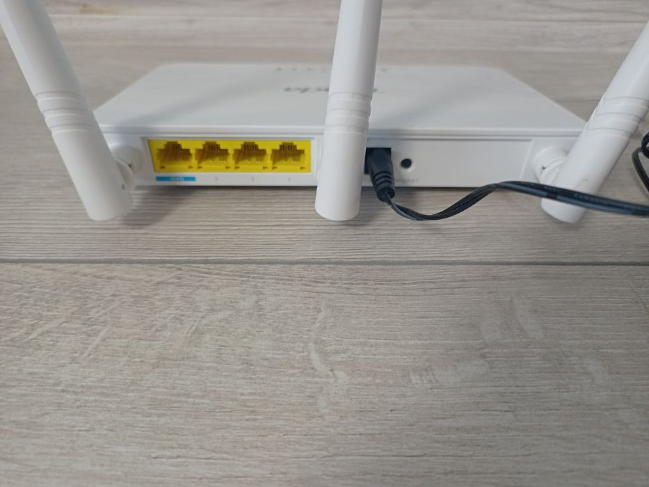 Routery bezprzewodowe Tenda F6 i F3 / TP-LINK