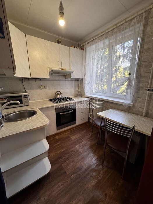 Продам 2к кв, район Трц Украина, Тракторостроителей 90б