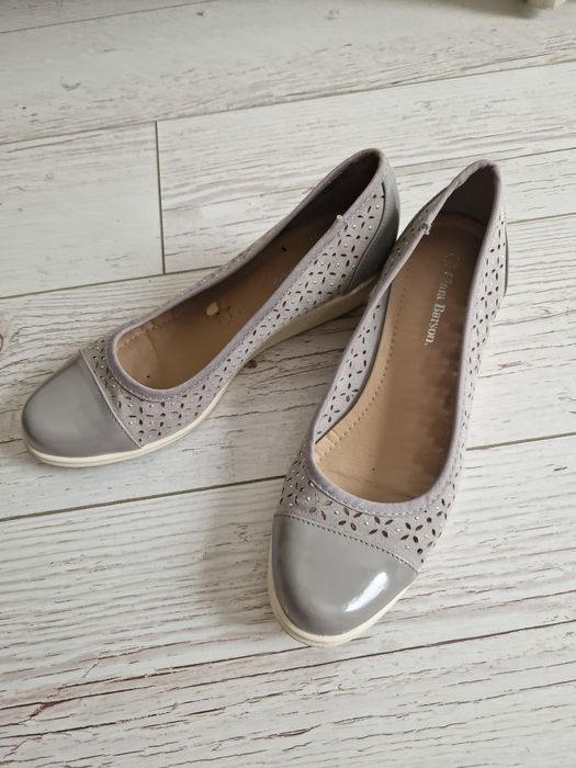 Buty na koturnie ażurowe rozm. 38