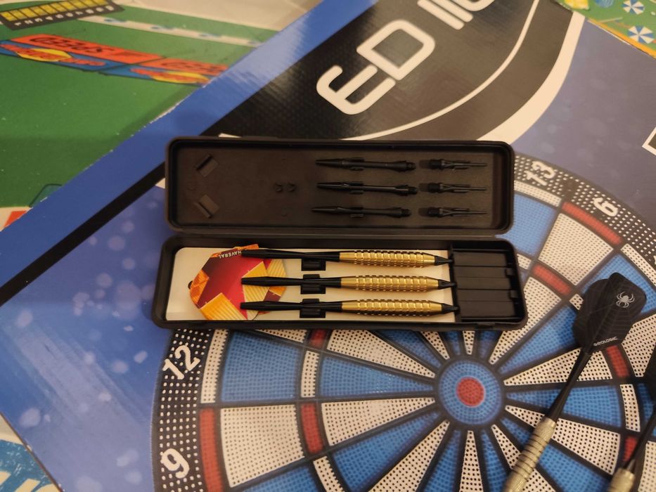 Alvo eletrônico com dardos da Decathlon