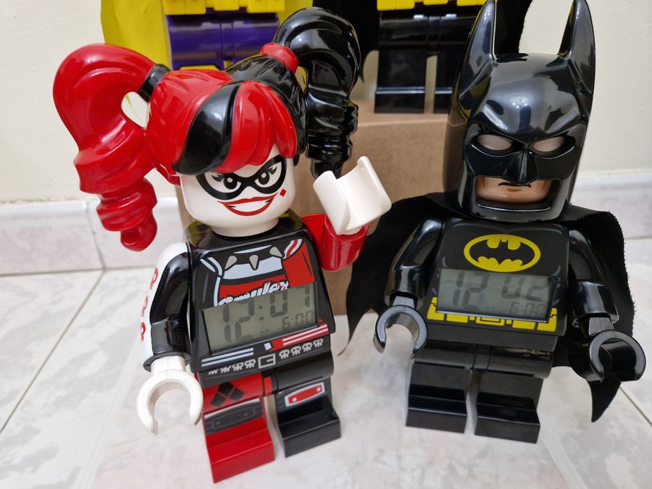 Bonecos da Lego com relógio