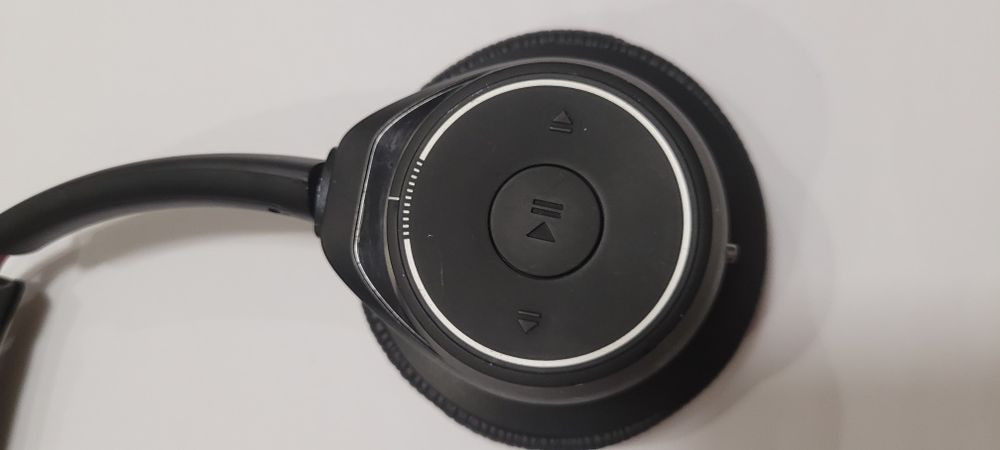 Наушники Plantronics Poly Voyager Focus 2