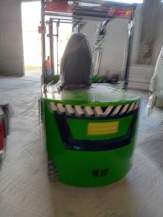 Impilhador iletrico de 2500 kg