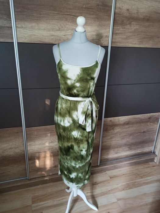 Dopasowana prążkowana sukienka midi r.42/44