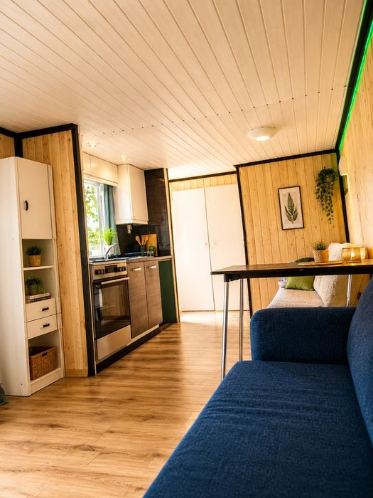 Domek letniskowy klimatyzowany nad jeziorem z linią brzegową Kaszuby
