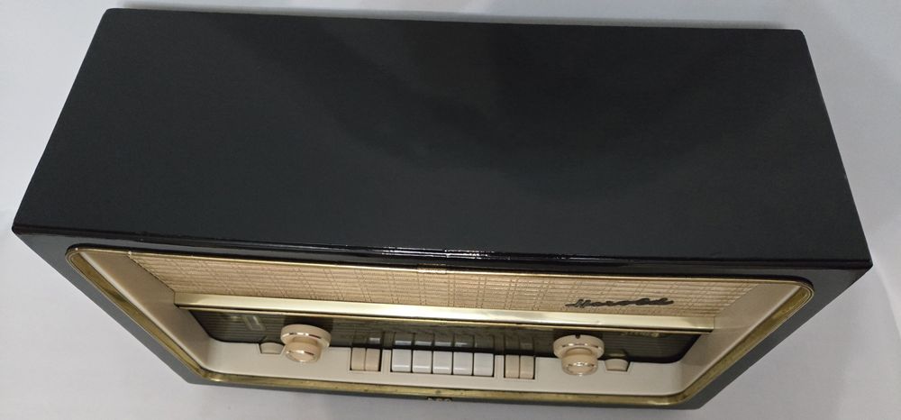 Rádio antigo reparado AEG