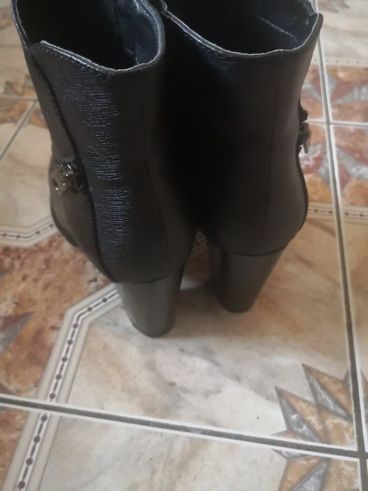 Buty na obcasie czarne