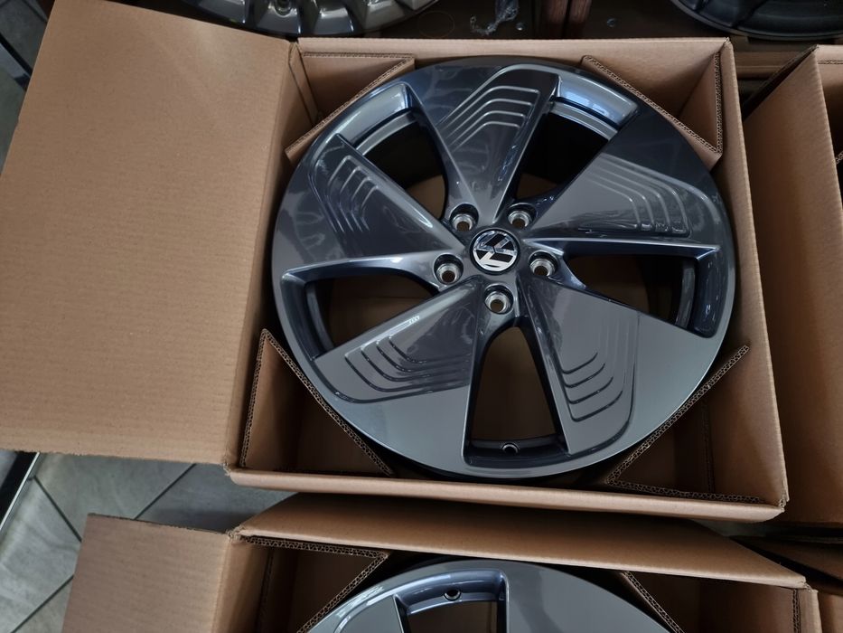 Nowe Felgi 18 Vw Golf 5 6 7 8 Touran Jetta Id.3 Bora 5X112 Grafit