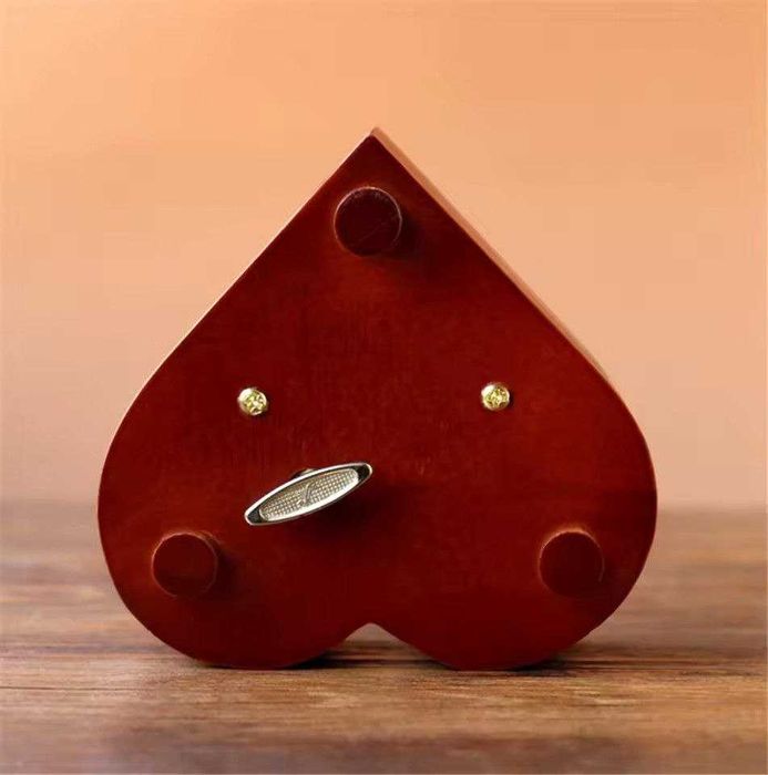 Подарунок для коханої. Музична скринька серце.